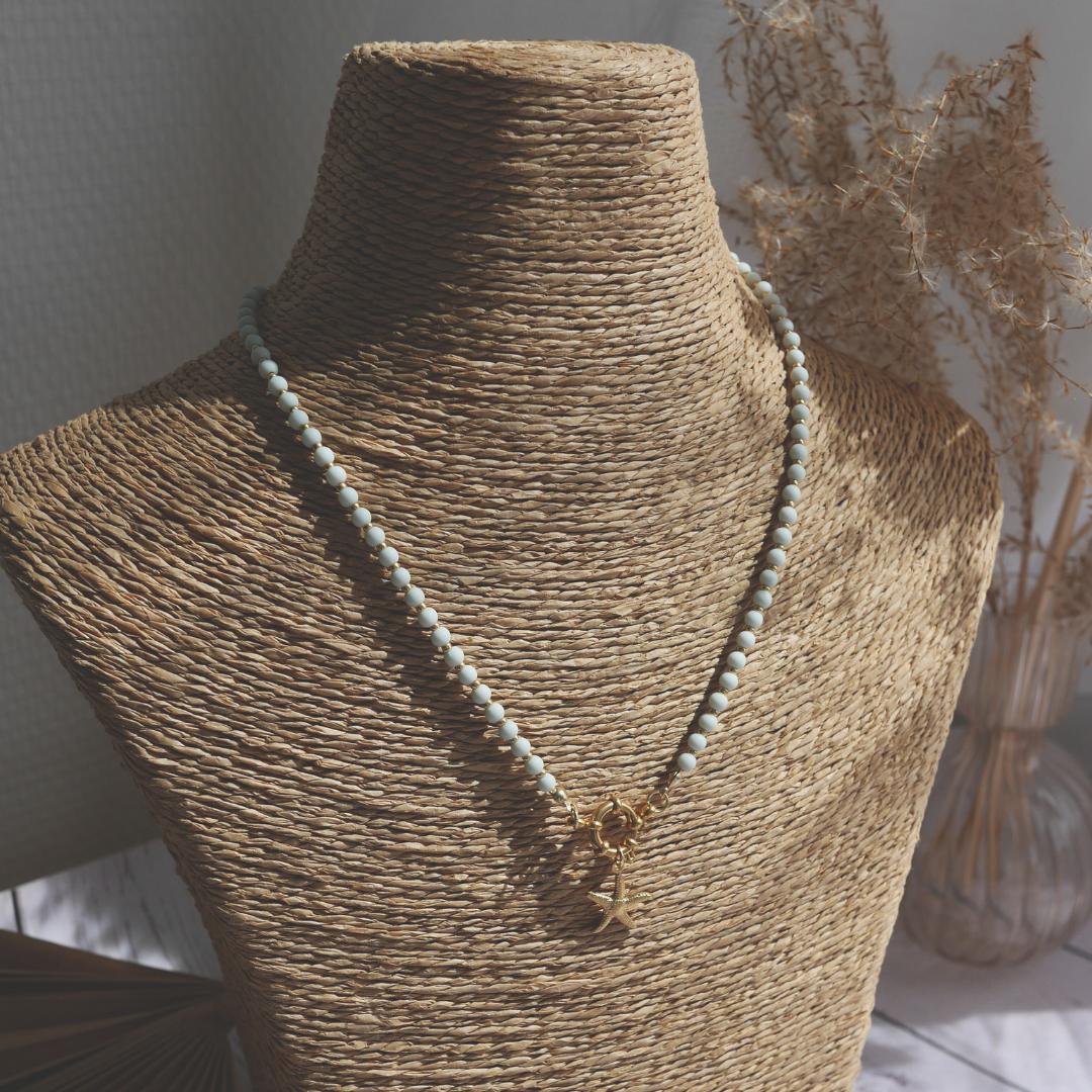 LISBONNE I Collier en perles colorées avec breloque étoile de mer