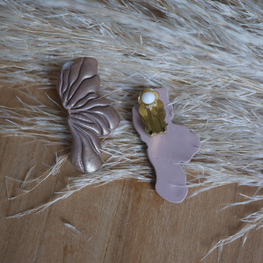 boucles d’oreilles fleurs, boucles d’oreilles irisées, boucles à clips, boucles d’oreilles non percées, boucles d’oreilles pétales, bijoux faits main, boucles d’oreilles personnalisables