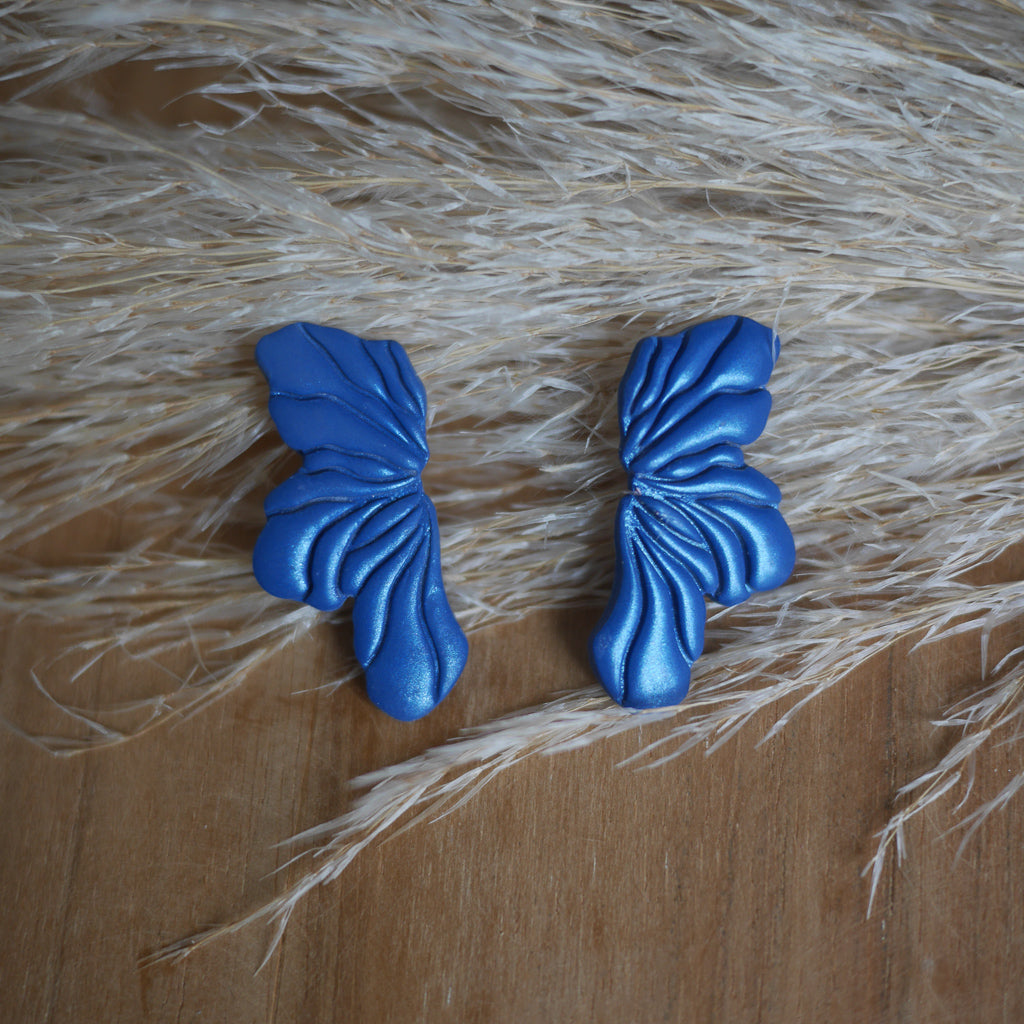 boucles d’oreilles fleurs, boucles d’oreilles irisées, boucles à clips, boucles d’oreilles non percées, boucles d’oreilles pétales, bijoux faits main, boucles d’oreilles personnalisables