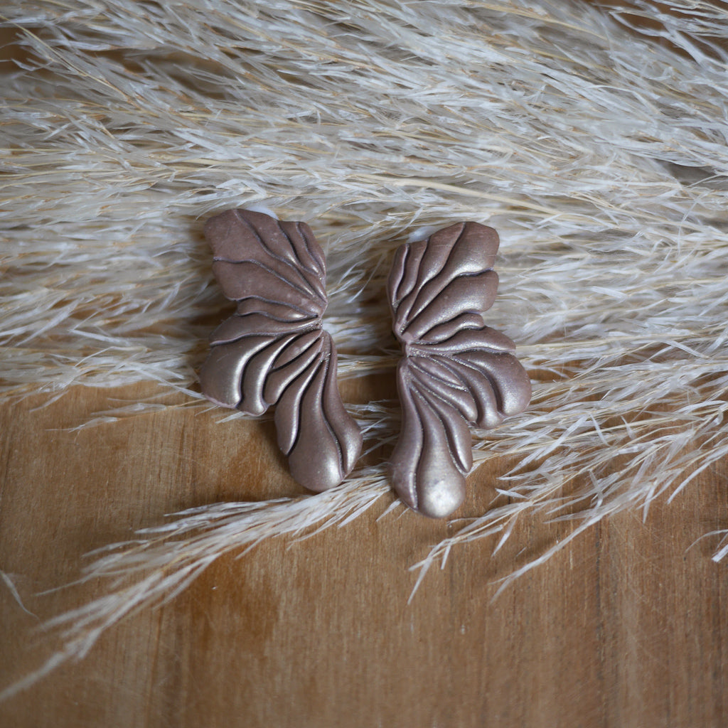 boucles d’oreilles fleurs, boucles d’oreilles irisées, boucles à clips, boucles d’oreilles non percées, boucles d’oreilles pétales, bijoux faits main, boucles d’oreilles personnalisables