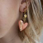 OSLO I Boucles d'oreilles créoles à breloque coeur colorée