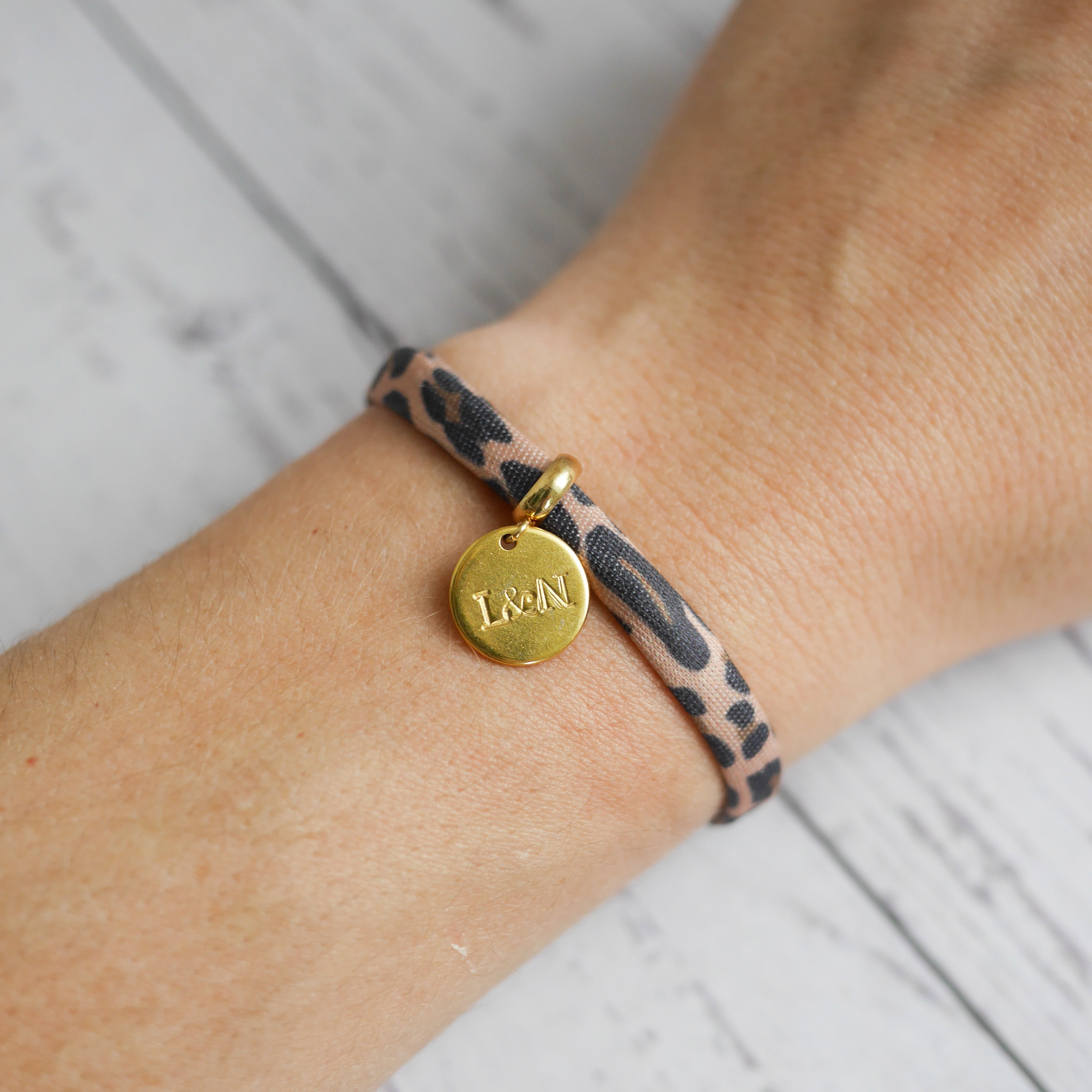 LEO I Bracelet léopard à breloque personnalisable