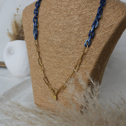 Collier long en maillons écailles de tortue avec breloque personnalisable, idéal pour accumulation et bijoux personnalisables.
