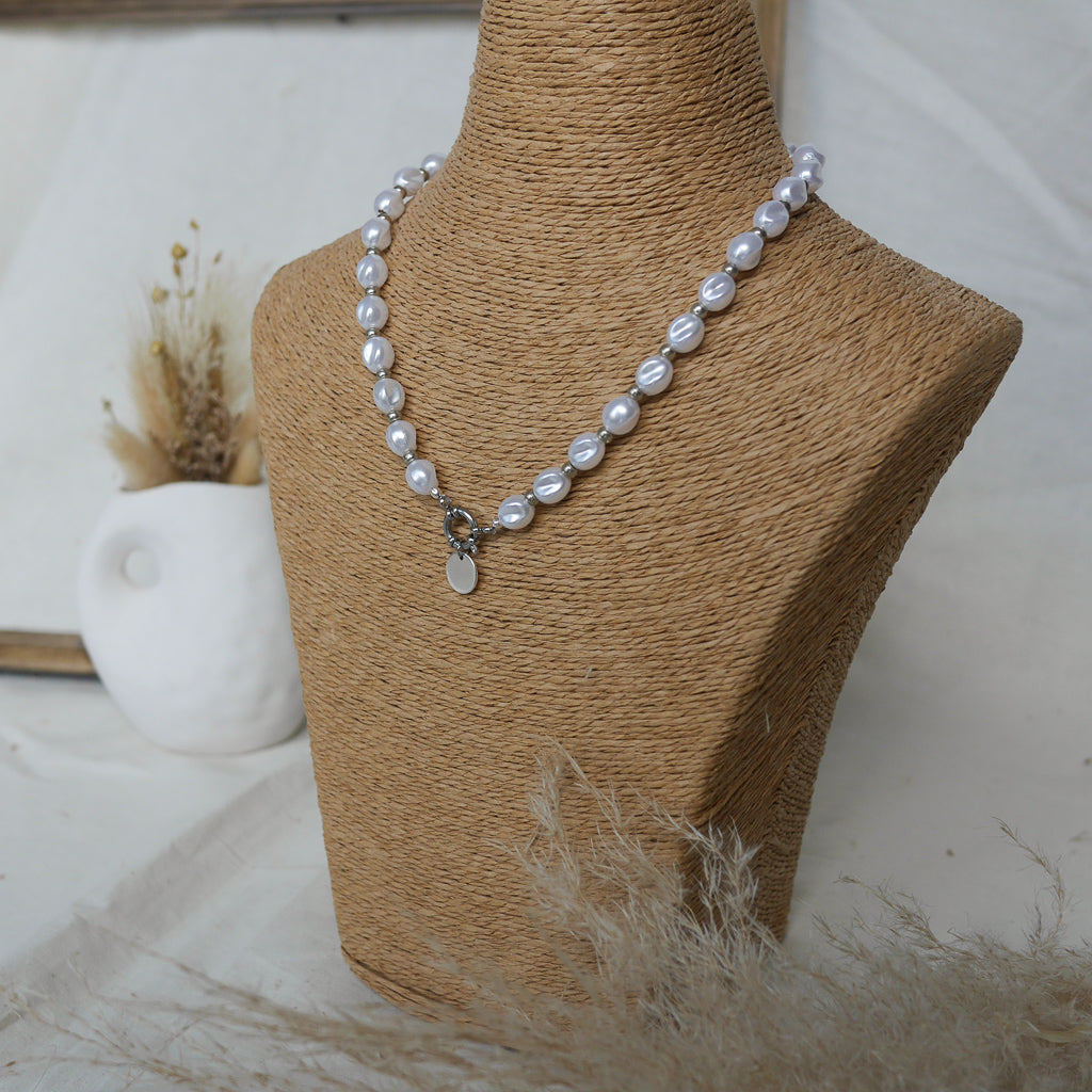 Collier en perles d’imitation d’eau douce avec breloque personnalisable