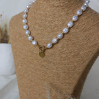 Collier en perles d’imitation d’eau douce avec breloque personnalisable