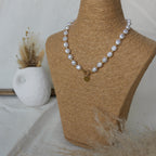 Collier en perles d’imitation d’eau douce avec breloque personnalisable