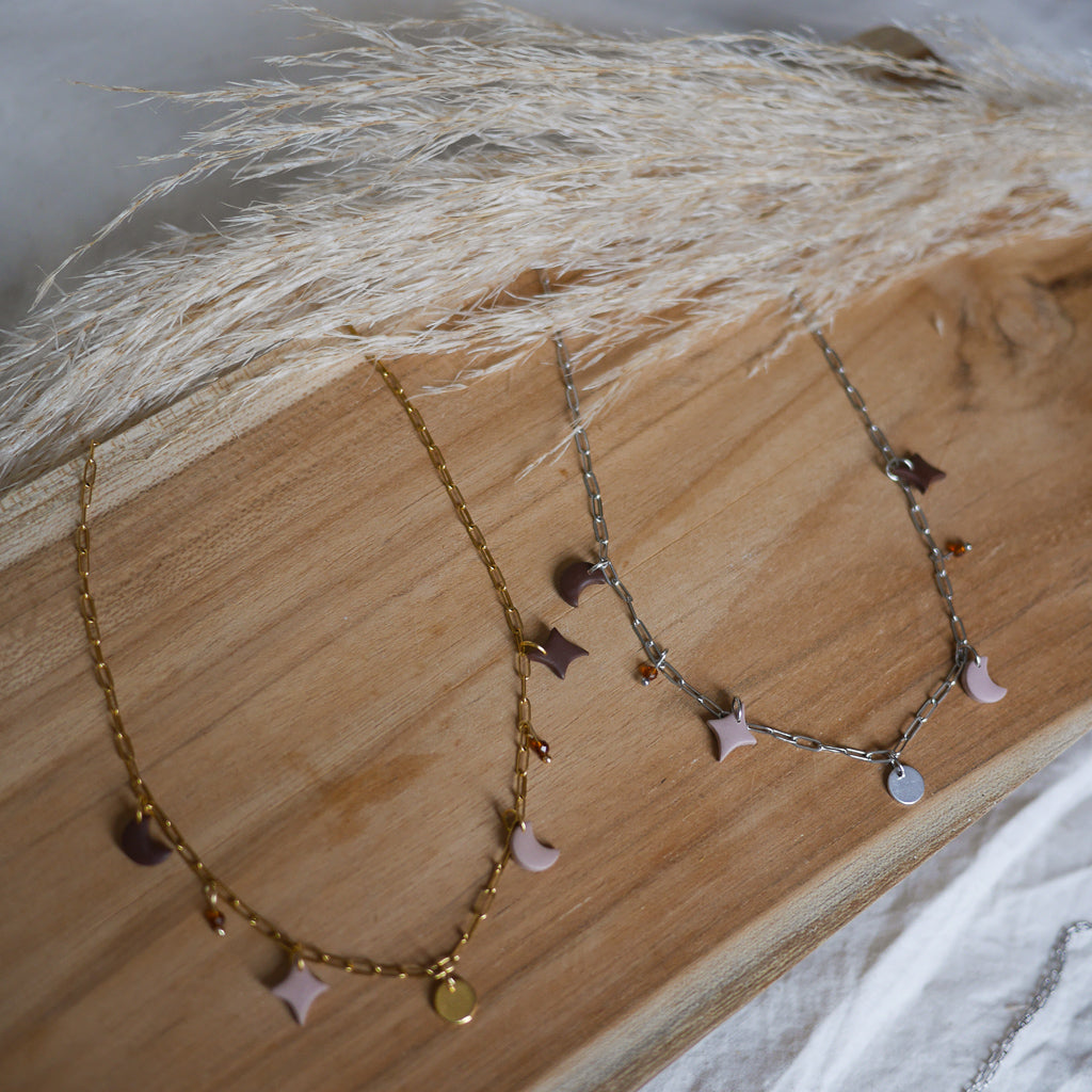 bijoux personnalisables, collier personnalisable, breloques en pâte polymère, collier fin femme, bijou fait main, collier charms