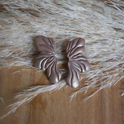 boucles d’oreilles fleurs, boucles d’oreilles irisées, boucles à clips, boucles d’oreilles non percées, boucles d’oreilles pétales, bijoux faits main, boucles d’oreilles personnalisables