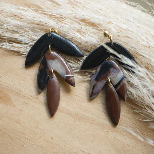 Boucles d’oreilles à trois étages Amsterdam – noir, marron et écaille de tortue – bijoux faits main Amolia