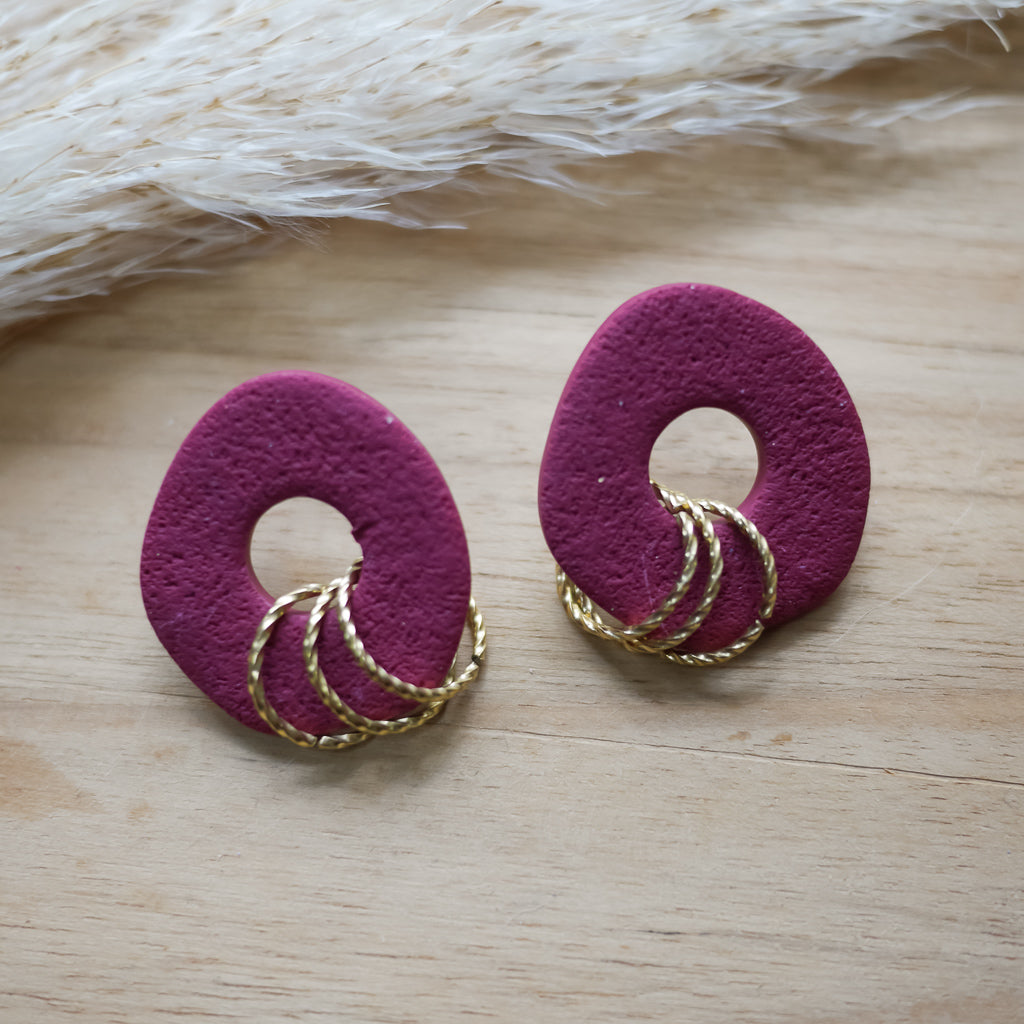 BAHAMAS – Boucles d’oreilles texturées avec anneaux dorés