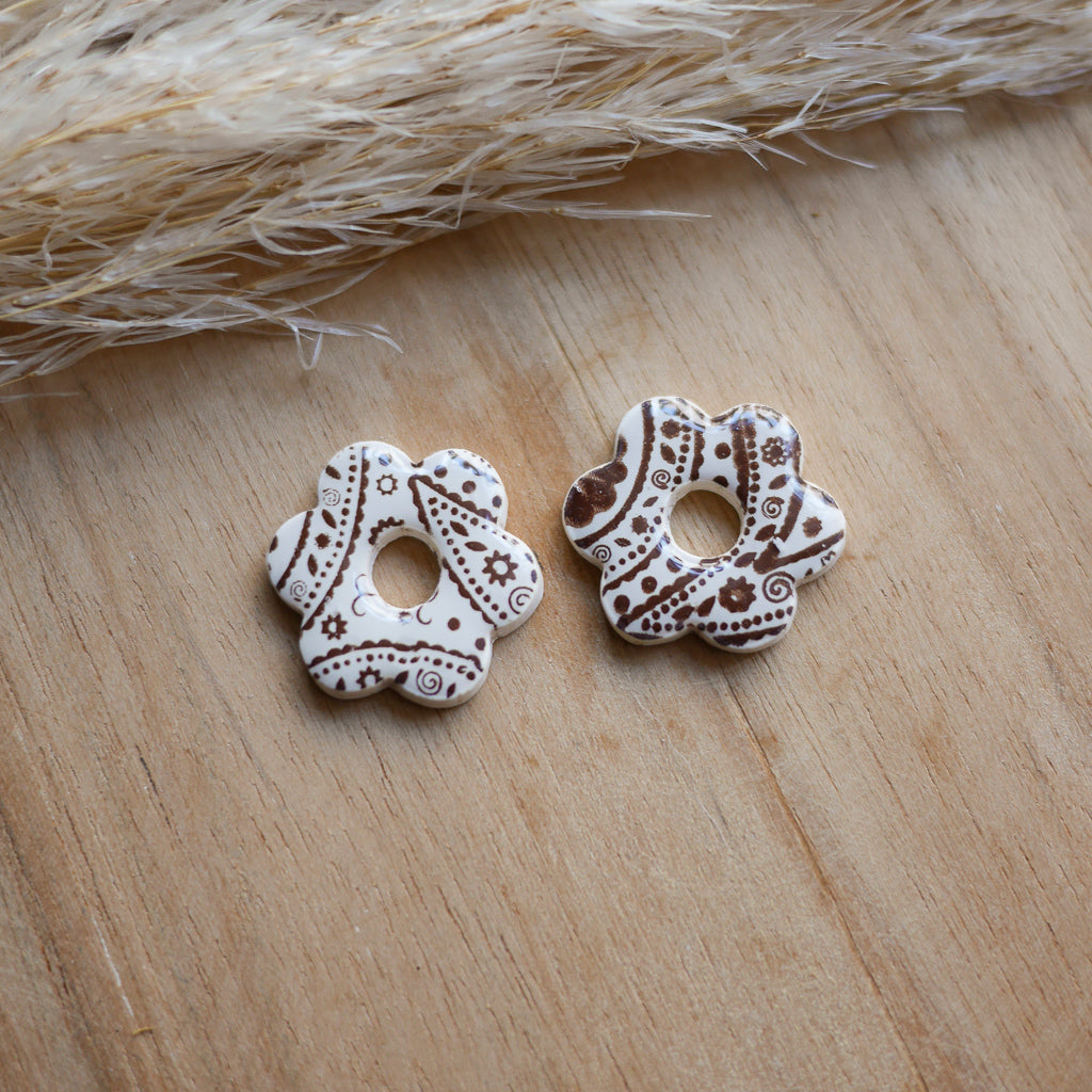 Breloques interchangeables Flora en forme de fleur avec imprimé bandana, faites main en pâte polymère.