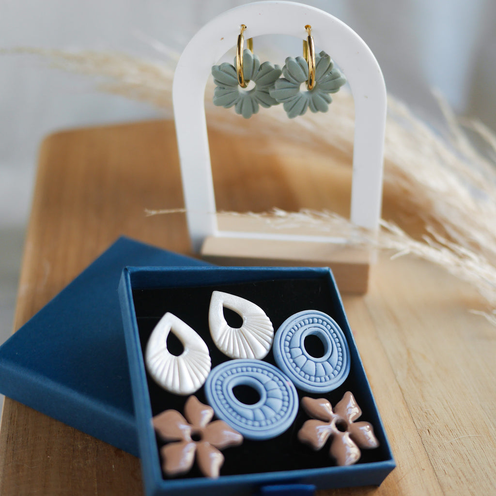 Coffret Breloques Interchangeables – Édition Janvier – Bar à Boucles