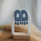 CHICAGO – Boucles d’oreilles arche à breloques – Mate en relief