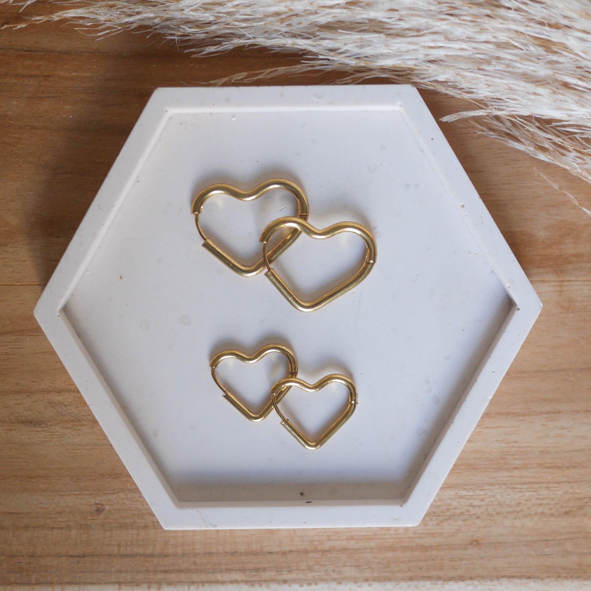 BUDAPEST I Créoles en forme de cœur en acier inoxydable – Bar à Boucles