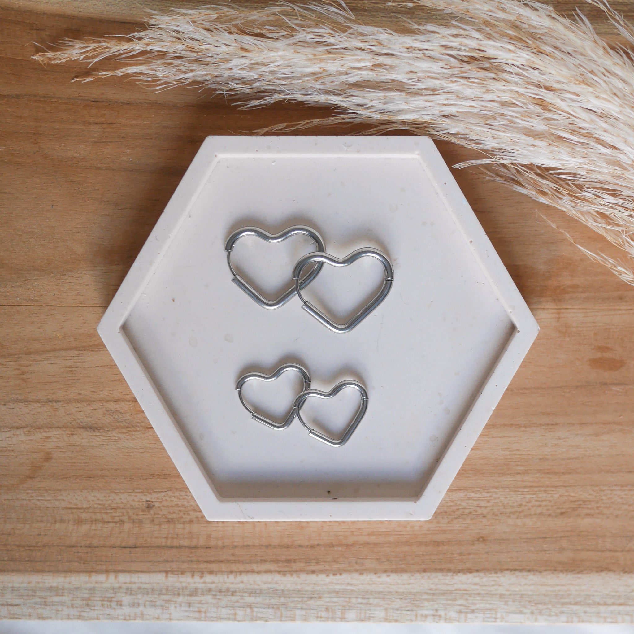 BUDAPEST I Créoles en forme de cœur en acier inoxydable – Bar à Boucles