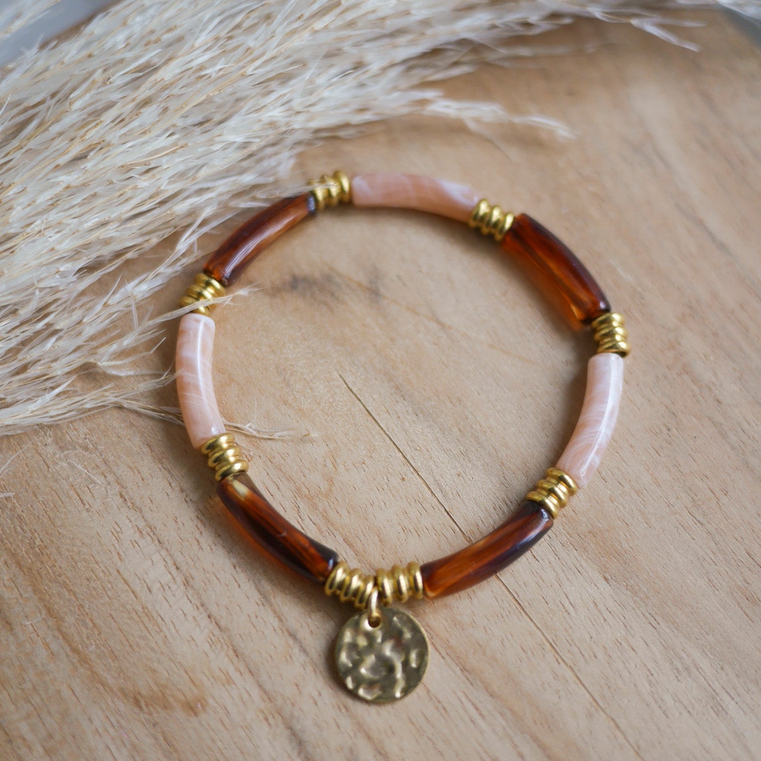 Bracelet La Boca personnalisable en perles tubes incurvées et acier inoxydable, modèle élastique disponible en plusieurs coloris.