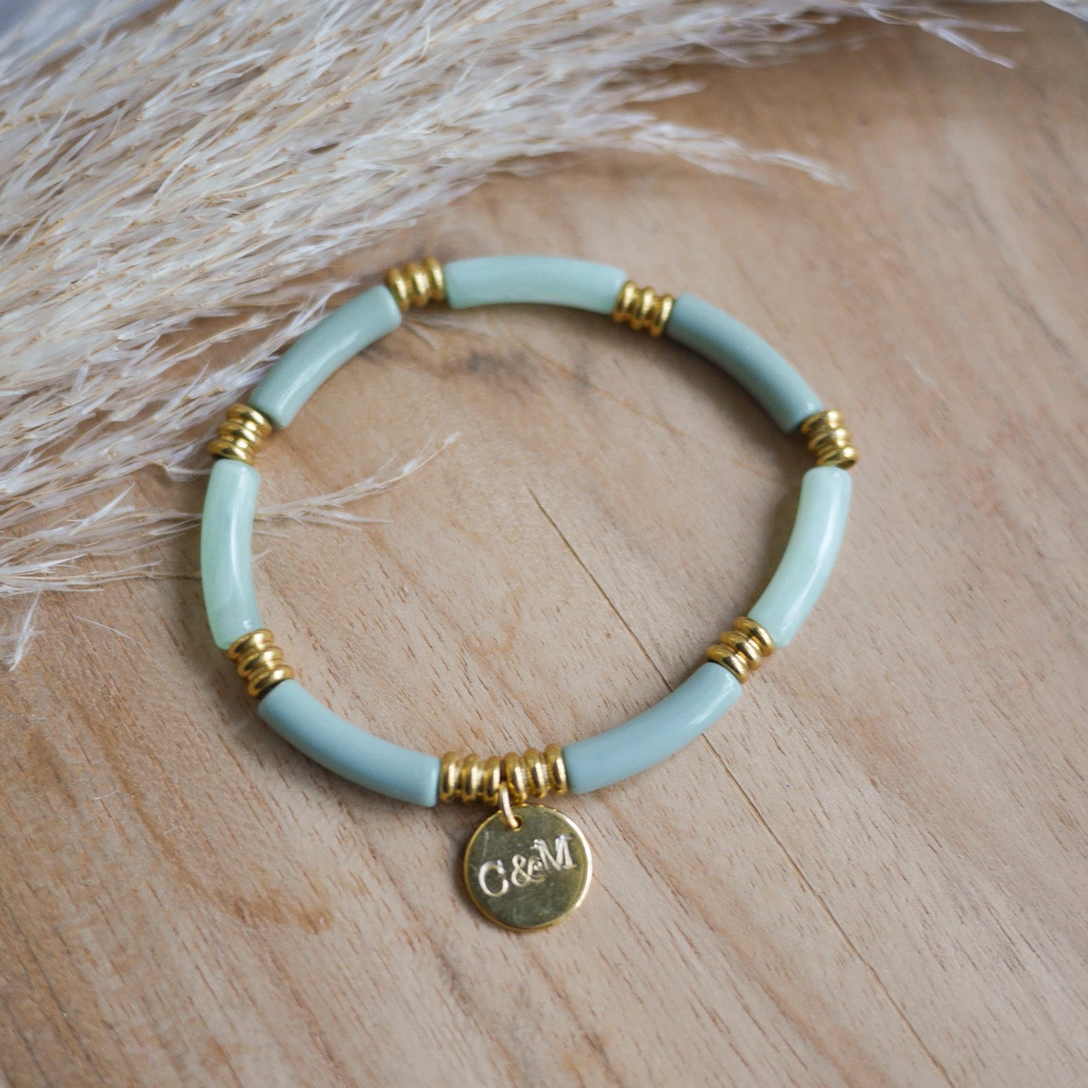 Bracelet La Boca personnalisable en perles tubes incurvées et acier inoxydable, modèle élastique disponible en plusieurs coloris.