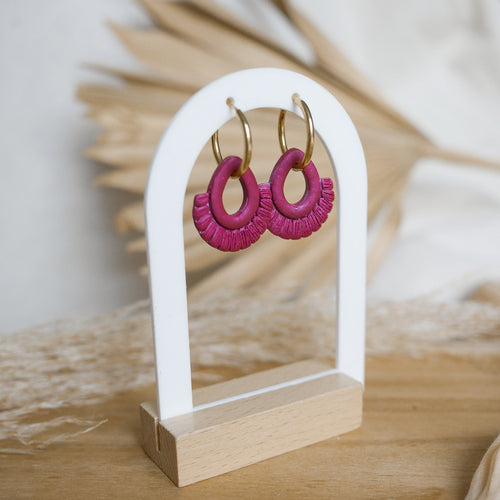 Breloques Alba effet macramé, faites main, disponibles en plusieurs couleurs.