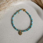 Bracelet Palma en perles naturelles colorées avec accents dorés.