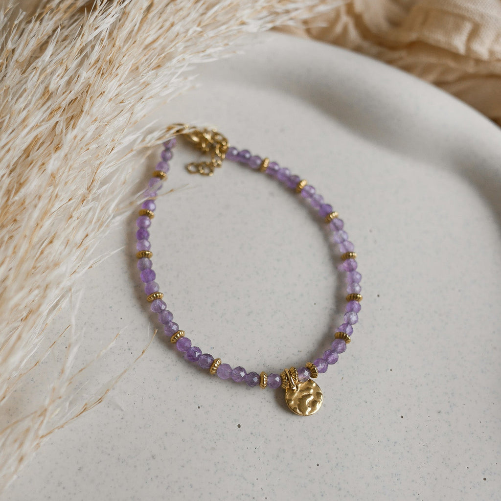 Bracelet Palma en perles naturelles colorées avec accents dorés.