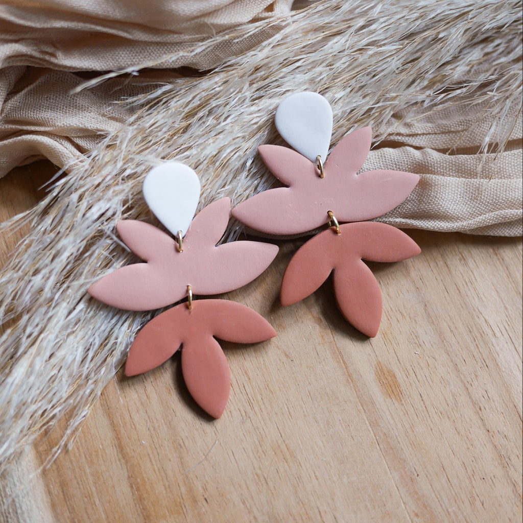 Boucles d’oreilles Montreal longues avec dégradé de couleurs et finition mate, faites main en pâte polymère.