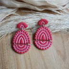 Boucles d'oreilles Tunis faites main en pâte polymère avec motifs graphiques en relief et attaches en acier inoxydable.