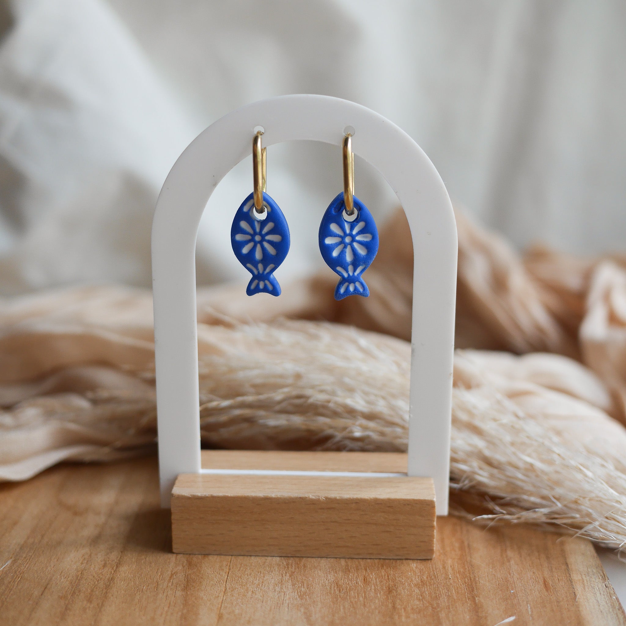Breloques Pisci en forme de poisson, faites main en pâte polymère, compatibles avec les créoles du Bar à Boucles.